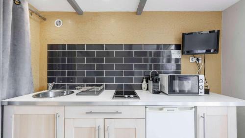 Preconil Apartment | Le PTIT MAZET - Appartement Mitoyen - Piscine - Pétanque