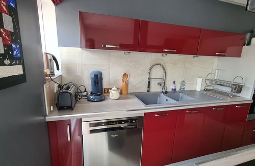 Avignon Villa | "Le Rouge" T2 Climatisé Près Centre Ville Avec Terrasse Extérieure/parking/wifi