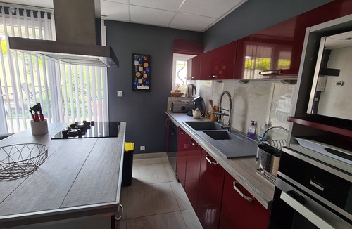 Avignon Villa | "Le Rouge" T2 Climatisé Près Centre Ville Avec Terrasse Extérieure/parking/wifi