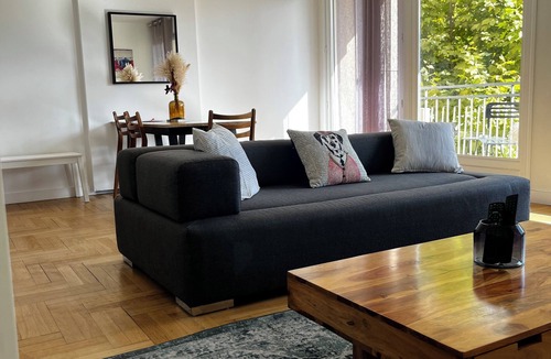 Provinces - Chavril Apartment | Le Saint-Irénée, a bright 2-bedroom apartment for 4 people.