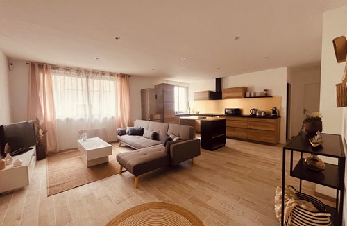 Route d'Arles Apartment | Le serenity: spacious P4/115m2 + parking lot