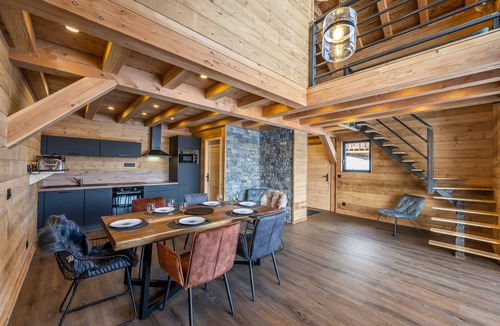 Saint-Jean-Saint-Nicolas Ski Chalet | Le Sorbier Chalet 2 Chambres Pierres et Bois Avec Bain Nordique