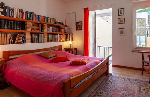 Les Cinq Avenues Bed & Breakfast | Les Citronniers - Bibliothèque Guest Room with Shared Terrace, Wi-Fi & Air Conditioning