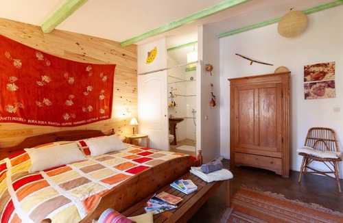 Les Cinq Avenues Bed & Breakfast | Les Citronniers - Tahiti Guest Room with Shared Terrace, Wi-Fi and Air Conditioning