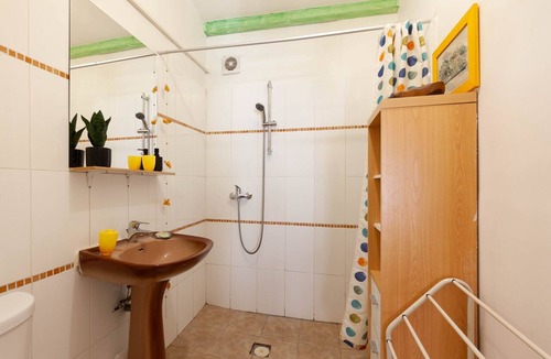 Les Cinq Avenues Bed & Breakfast | Les Citronniers - Tahiti Guest Room with Shared Terrace, Wi-Fi and Air Conditioning