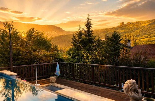 Boyne Bed & Breakfast | LES GARGOUILLES - Piscine à Débordement Avec Vue Exceptionnelle - Gorges du Tarn - Millau