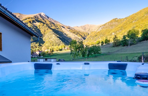 Aspres-les-Corps Ski Chalet | Les Petits Ecrins with private spas