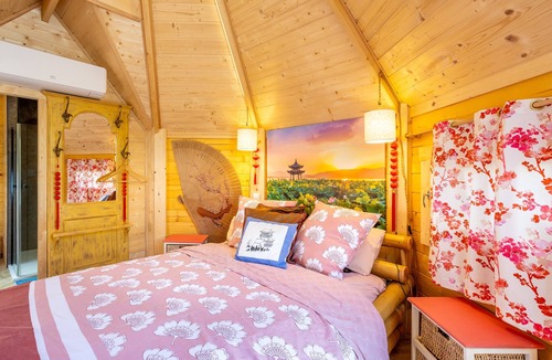 Saint-Michel-Mont-Mercure Bed & Breakfast | Les Philous Gourmands - Guest Room Chalet 'Chine' with Private Terrace
