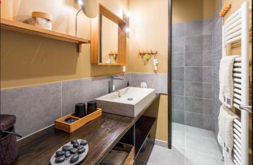 Les Echets House | Les Terrasses Dorées - Chambres d'hôtes de charme & Jacuzzi