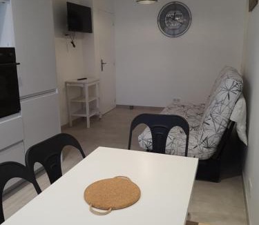 Antibes Old Town Apartment | Les Violettes 3 pièces centre ville Antibes