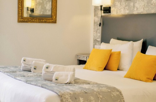 Grignan Hotel | Logis Hôtel La Bastide de Grignan & Restaurant La Chênaie