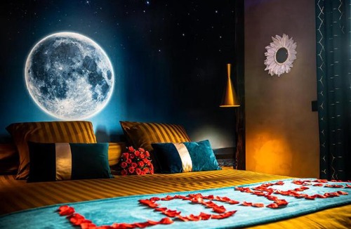 Vias Villa | Love room jacuzzi La Villa Des Charmes