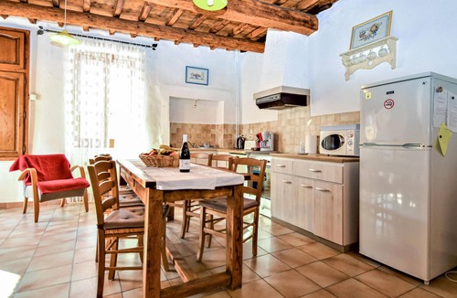 Saint-Victor-la-Coste House | Lovely home in Saint Victor la Coste with WiFi