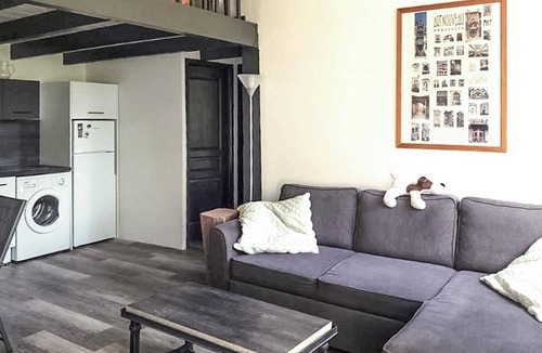 Malaucene House | Lovely home in Malaucène with WiFi