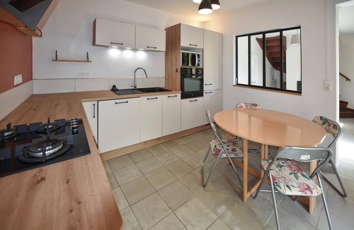 Orange House | Lovely home in Orange with WiFi