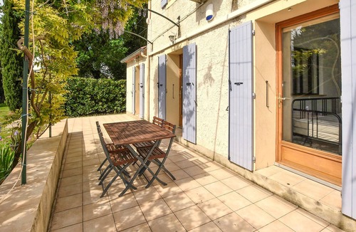 Orange House | Lovely home in Orange with WiFi
