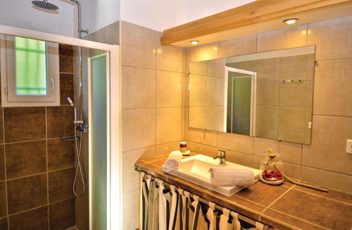 Raphele-les-Arles House | Lovely Home In Raphèle-Lès-Arles With Wifi