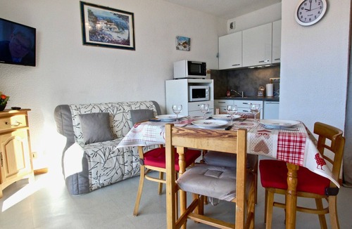 Chamrousse Apartment | Lovely studio, at foot of slopes, facing SOUTH
