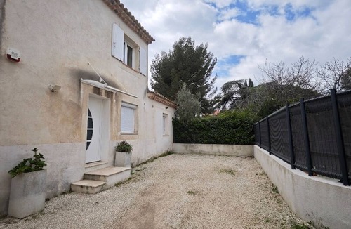 Aubagne Apartment | Low house with garden swimming pool parking air conditioning, quiet without vis-à-vis