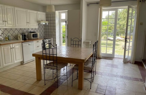 Saumane-de-Vaucluse House | Luberon spacious 100 m2 swimming pool garden parking jacuzzi sauna