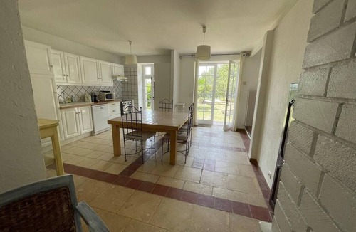 Saumane-de-Vaucluse House | Luberon spacious 100 m2 swimming pool garden parking jacuzzi sauna