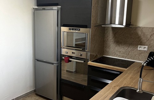 Vitrolles Apartment | Luminous apartment with view of the lake - Refurbished, close to the airport (sleeps 6)