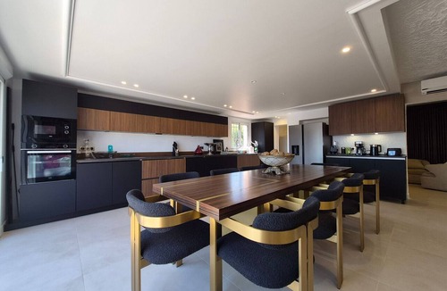 Les Termes Villa | Luxurious 8-bedroom villa with air conditioning and a private pool in the hills