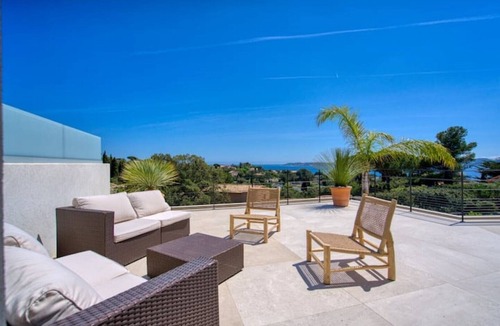 Sainte-Maxime Villa | Luxurious new villa 10 min from town center, beach and port