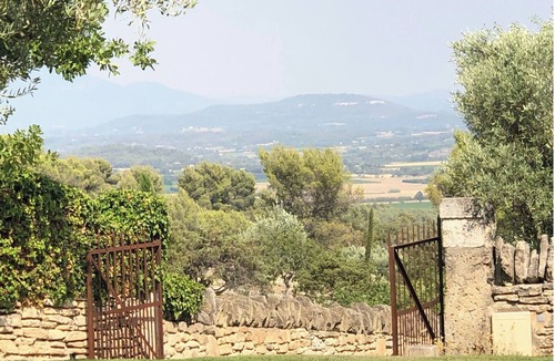 Gordes House | Luxury and serenity, large private estate in Gordes. 5 air-conditioned rooms,