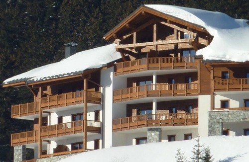 Bisanne 1500 Apartment | Luxury Apartment for 6–8 People, Direct Access to the Slopes, South-Facing Pool, View of Mont Blanc