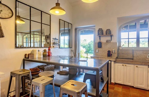 Bonnieux House | Luxury family farmhouse in the Luberon Village zip-line on foot sleeps 21