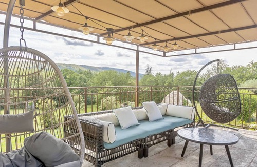Bonnieux House | Luxury family farmhouse in the Luberon Village zip-line on foot sleeps 21