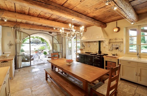 Eygalieres Villa | Luxury Provence Villa - short walk to village, all A/C, pool, fibre internet