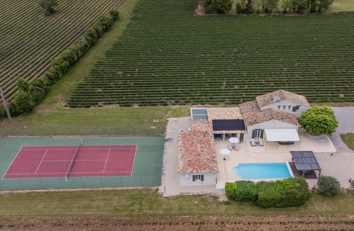 Sault Villa | Luxury villa with a large pool, tennis and sauna