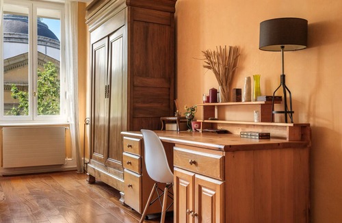 Brotteaux Apartment | Lyon 6 Foch: Quiet 1-bedroom apartment with workspace