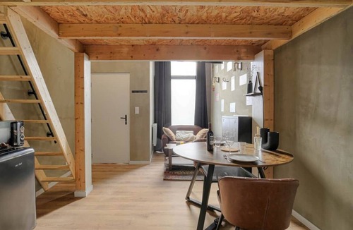 Saint Clair Apartment | Lyon City - New Industrial Loft w/Mezzanine