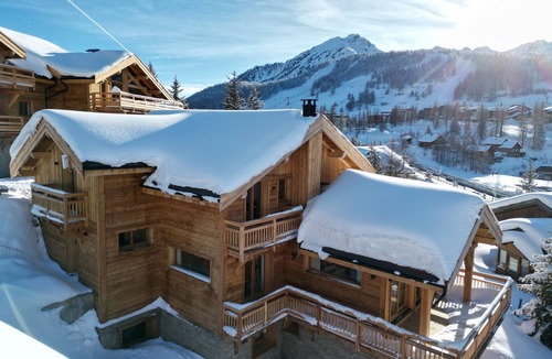 Montgenevre Ski Chalet | Magnificent chalet at the foot of the slopes with breathtaking views!