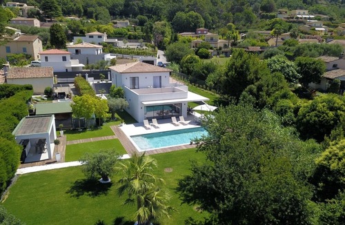Mouans-Sartoux Villa | MAGNIFICENT CONTEMPORARY VILLA WITH SWIMMING POOL AND TENNIS COURT