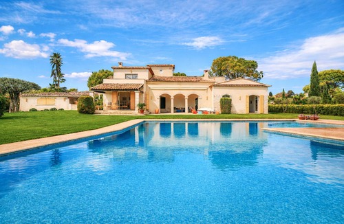 Antibes Villa | Magnificent Provençal Villa with Swimming Pool and Sea View