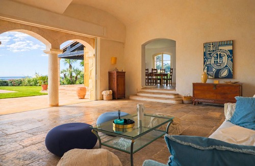 Antibes Villa | Magnificent Provençal Villa with Swimming Pool and Sea View