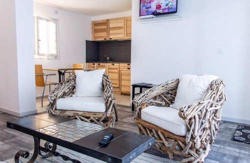 Balaruc-les-Bains Apartment | Magnifique T2 à Balaruc-les-Bains avec Balcon, WiFi et Animaux Bienvenus - FR-1-503-143