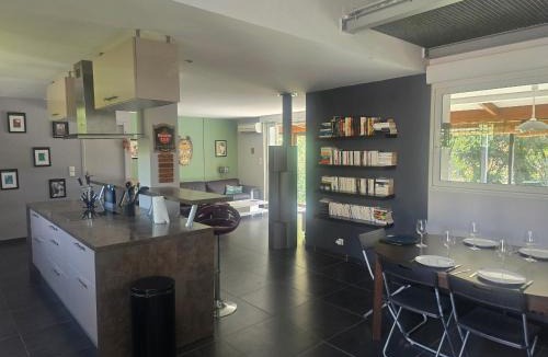 Salon-de-Provence Villa | Maison 150 m2 Climatisée, Jardin, Piscine, 7 pers