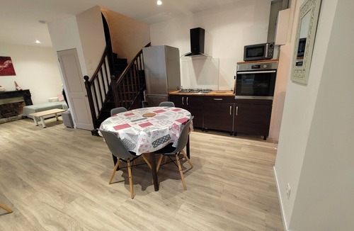 Villemoirieu House | Maison 2 chambres d'hotes with large garden in quiet stone village.