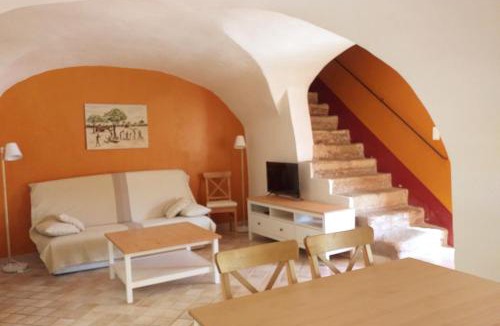 Fontaine-de-Vaucluse House | maison au coeur de Fontaine de Vaucluse, nichée sur le rocher et surplombant la sorgue