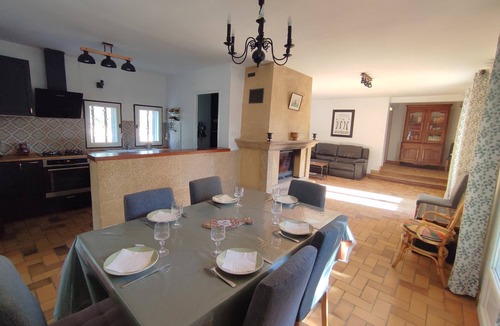 Uchaux House | Maison Avec Piscine Chauffée et Grand Parc Clôturé
