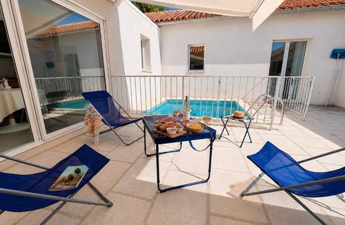 Lamanon Villa | Maison provencale avec piscine privee Alpilles