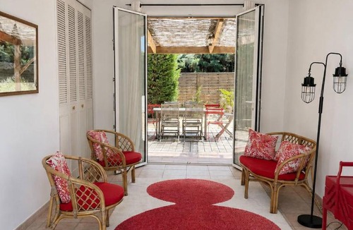 Lamanon Villa | Maison provencale avec piscine privee Alpilles