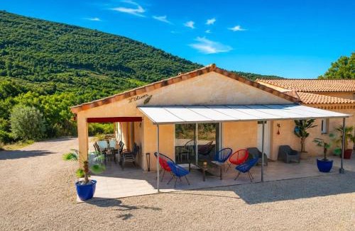 Sias House | Maison spacieuse à La Roche-sur-le-Buis avec piscine privée 150 m²