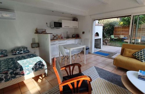 8th Arrondissement Apartment | Maisonnette Pointe Rouge indépendante avec jardin au calme