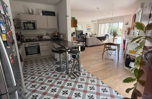 Endoume Apartment | Marseille: sea and garden views at Endoume!